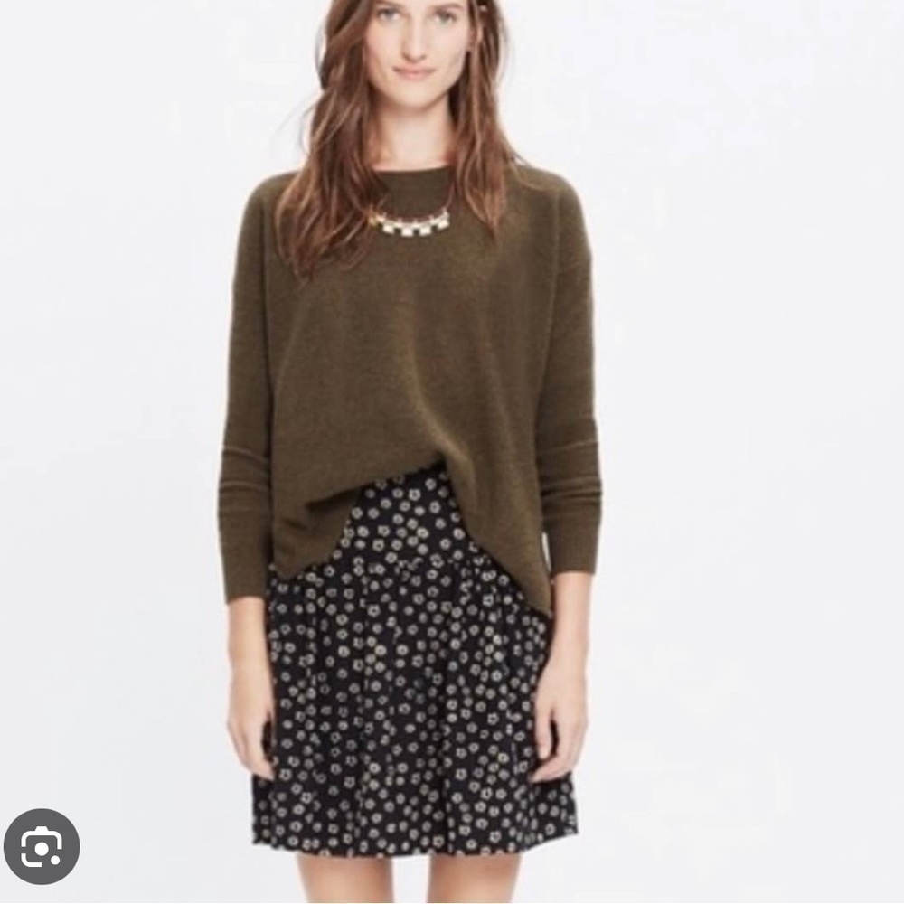 Madewell silk floral skirt . Size 2 Style E6518